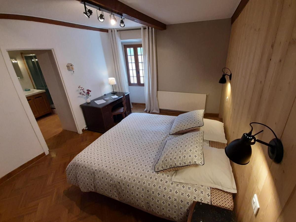 Le Sareymond Bed & Breakfast Menee ภายนอก รูปภาพ