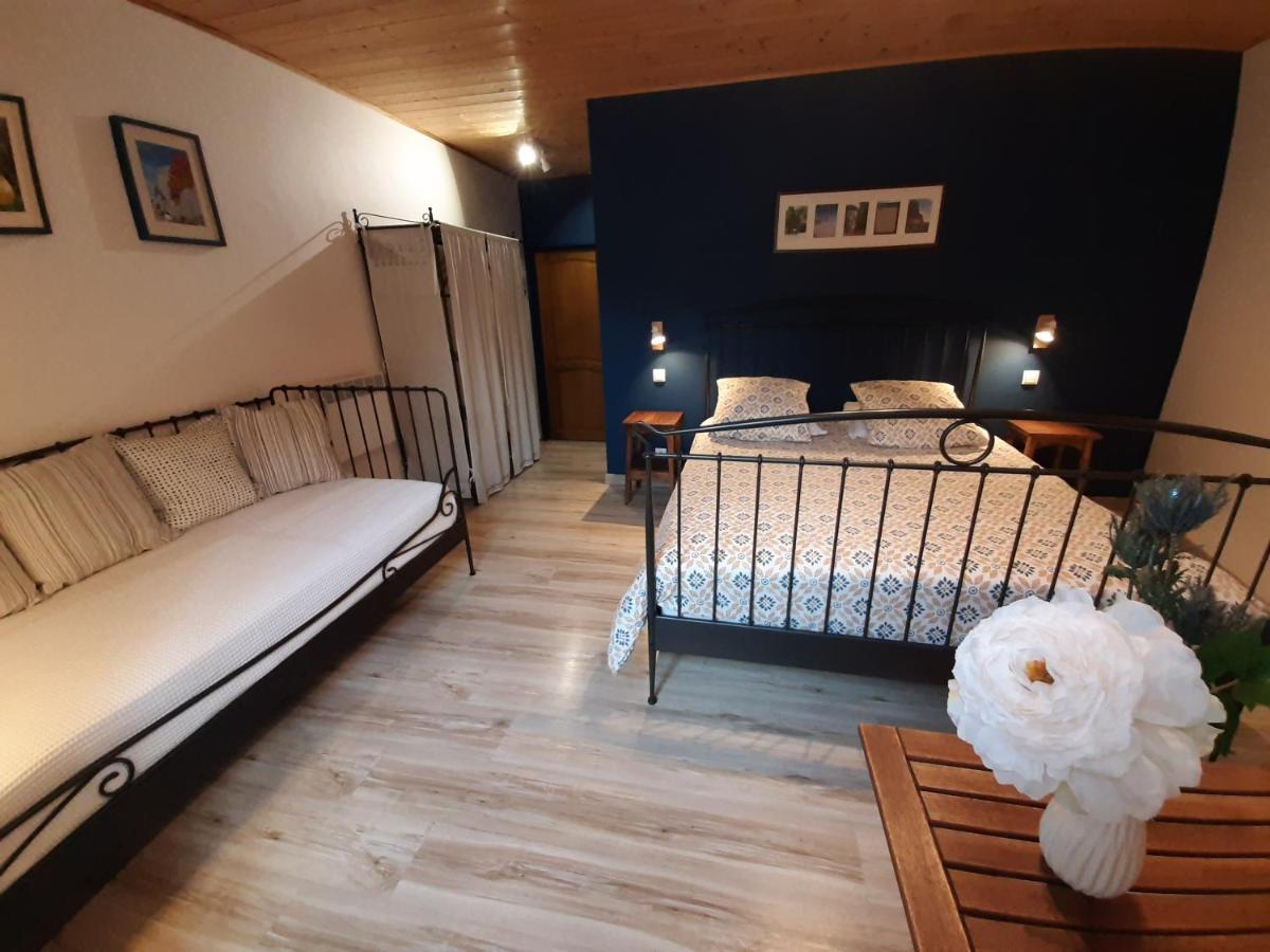 Le Sareymond Bed & Breakfast Menee ภายนอก รูปภาพ