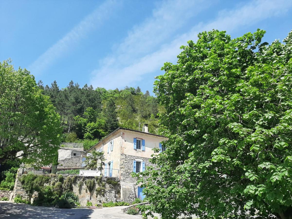 Le Sareymond Bed & Breakfast Menee ภายนอก รูปภาพ