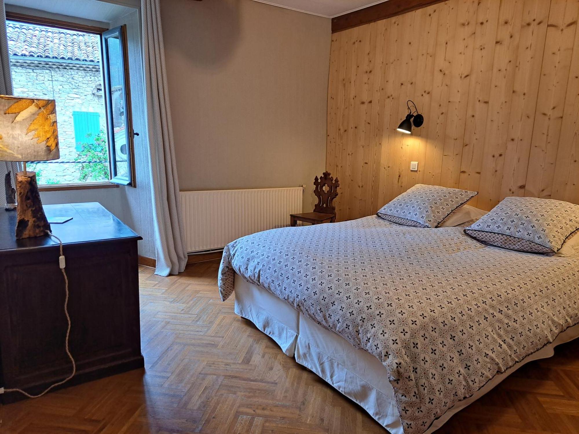 Le Sareymond Bed & Breakfast Menee ภายนอก รูปภาพ