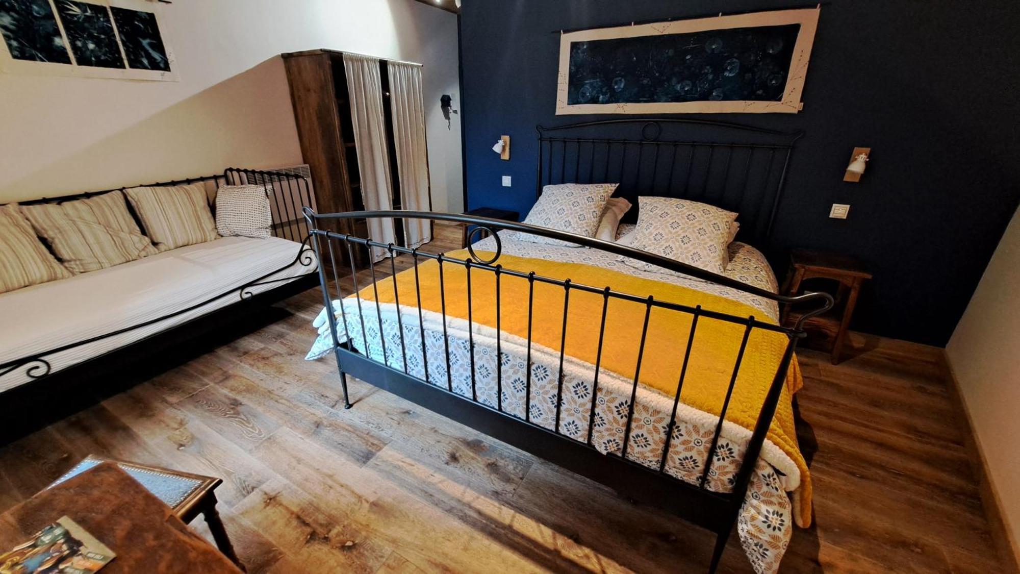 Le Sareymond Bed & Breakfast Menee ภายนอก รูปภาพ