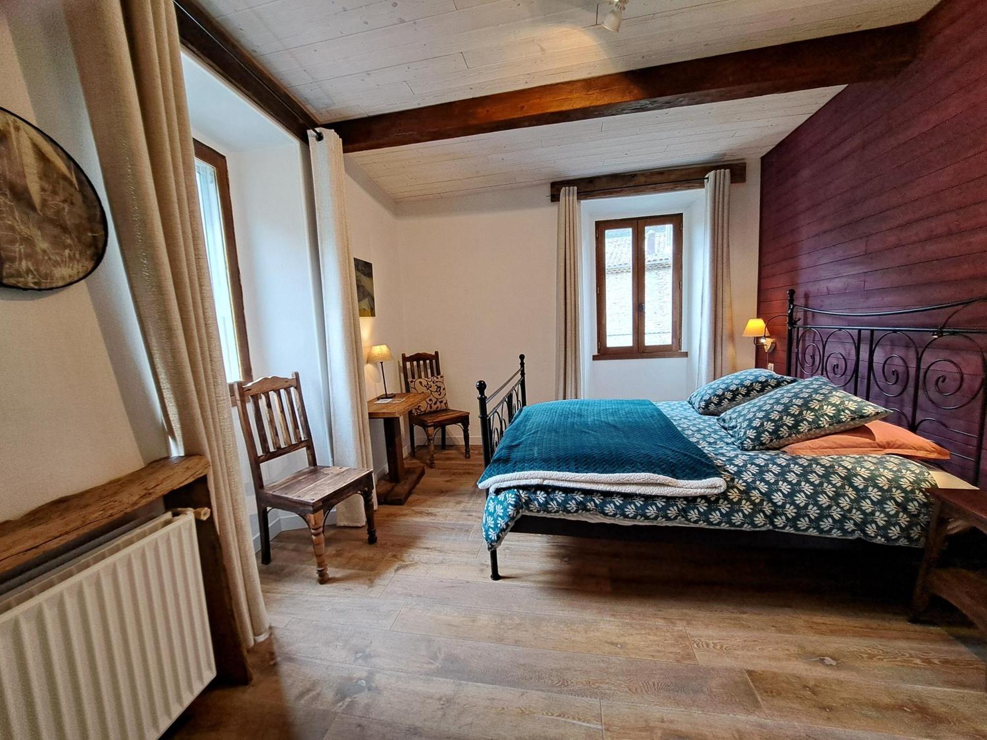 Le Sareymond Bed & Breakfast Menee ภายนอก รูปภาพ