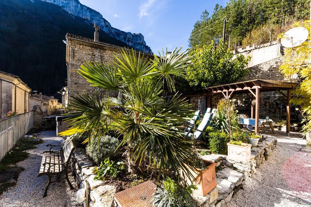 Le Sareymond Bed & Breakfast Menee ภายนอก รูปภาพ